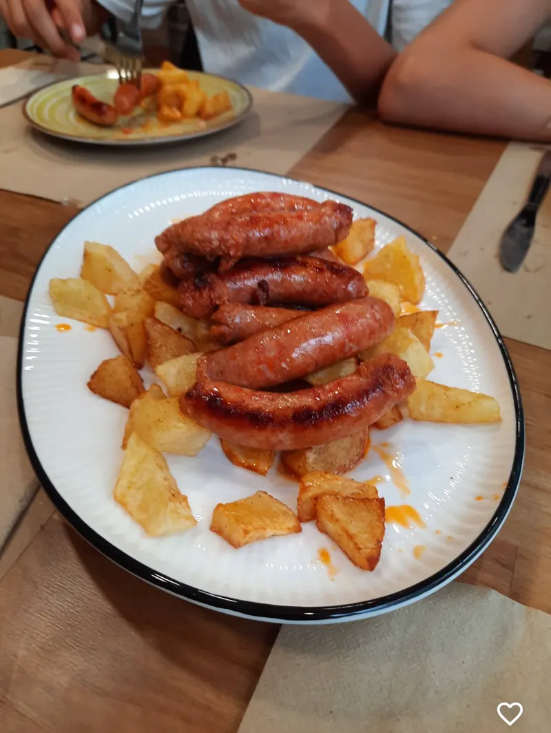 Chorizo a la sidra con patatas